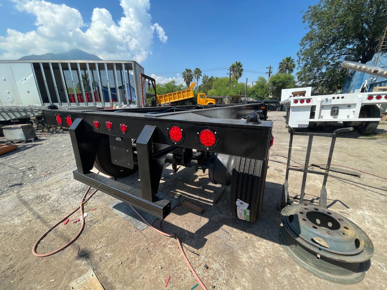 Remolque en ensamblaje